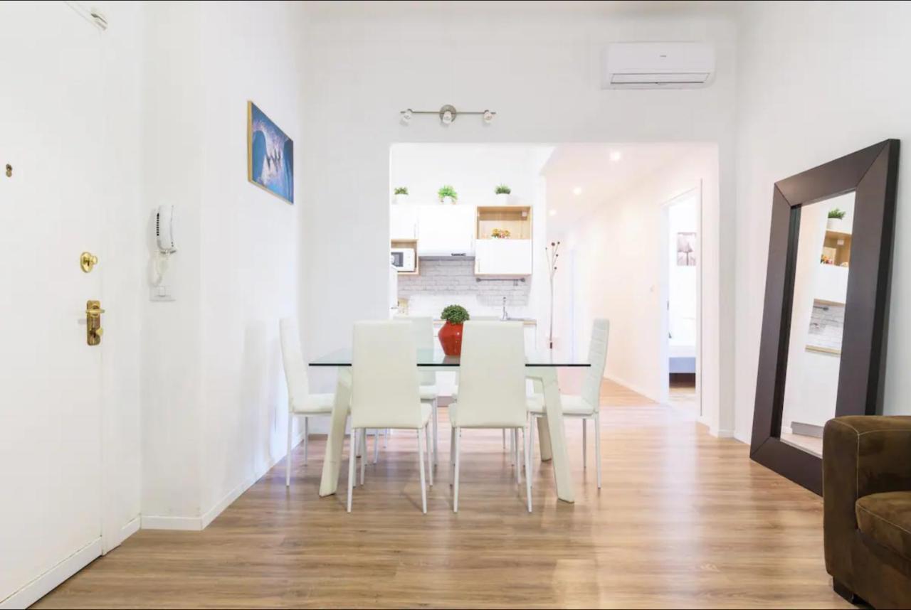 Luxury 4 Bedrooms Apartments Close To Duomo Milão Exterior foto