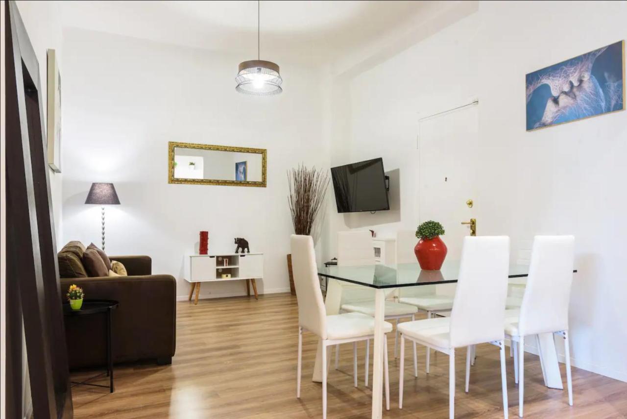Luxury 4 Bedrooms Apartments Close To Duomo Milão Exterior foto