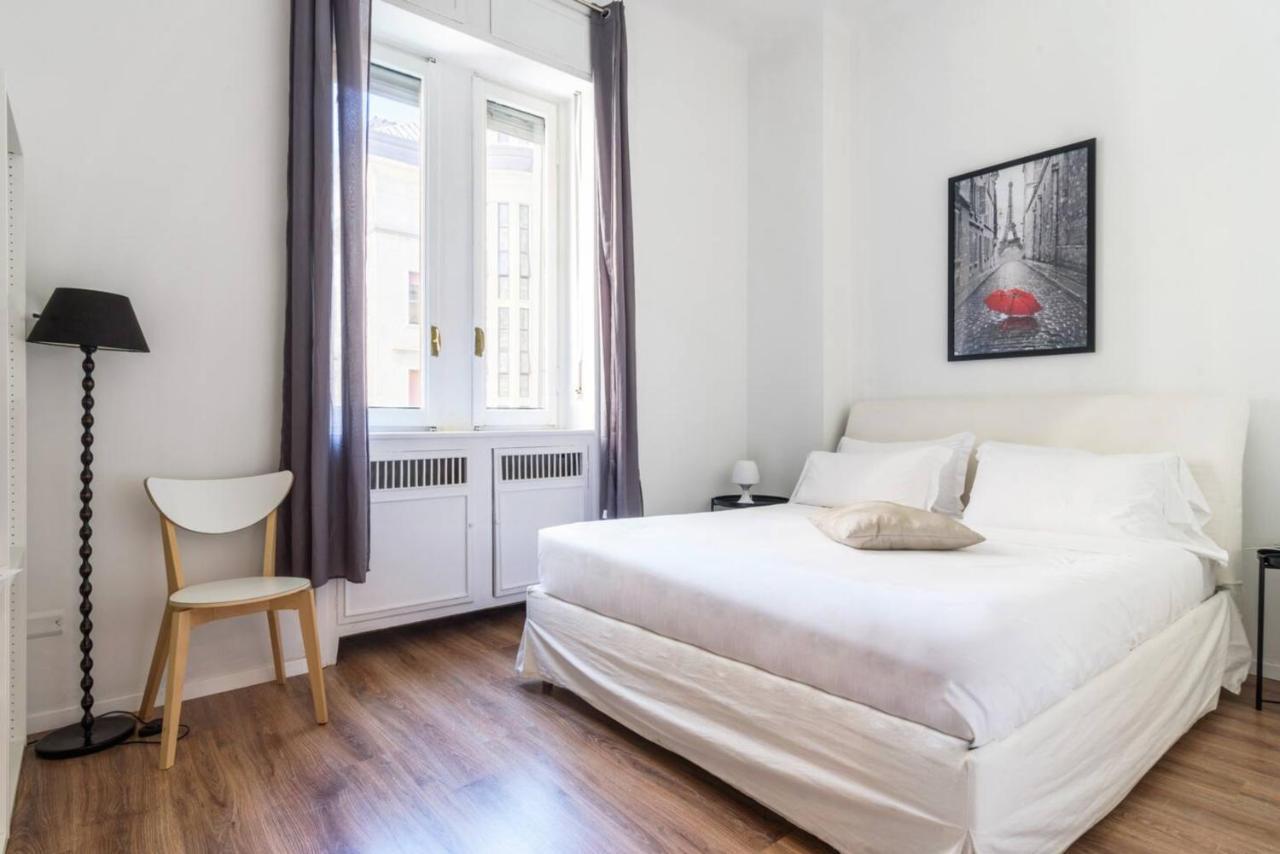 Luxury 4 Bedrooms Apartments Close To Duomo Milão Exterior foto