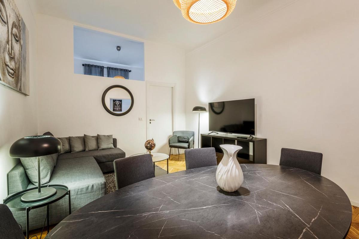 Luxury 4 Bedrooms Apartments Close To Duomo Milão Exterior foto