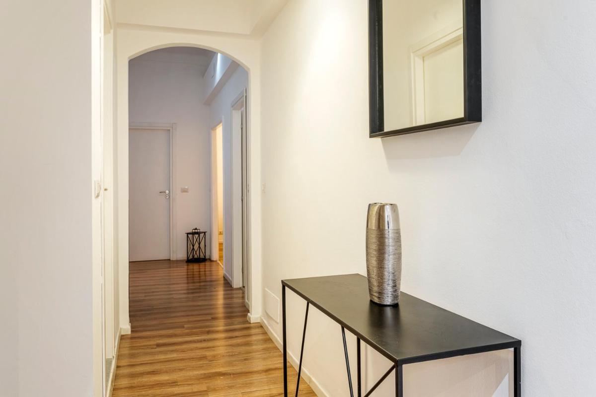 Luxury 4 Bedrooms Apartments Close To Duomo Milão Exterior foto