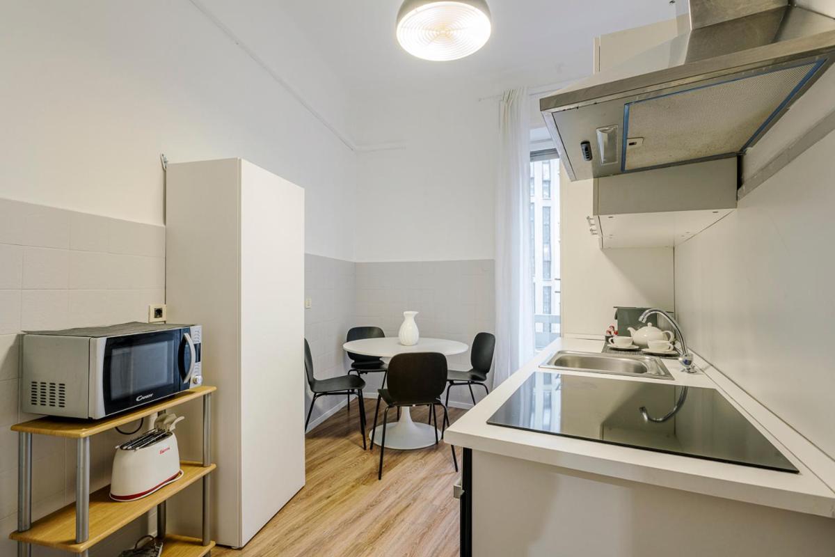 Luxury 4 Bedrooms Apartments Close To Duomo Milão Exterior foto