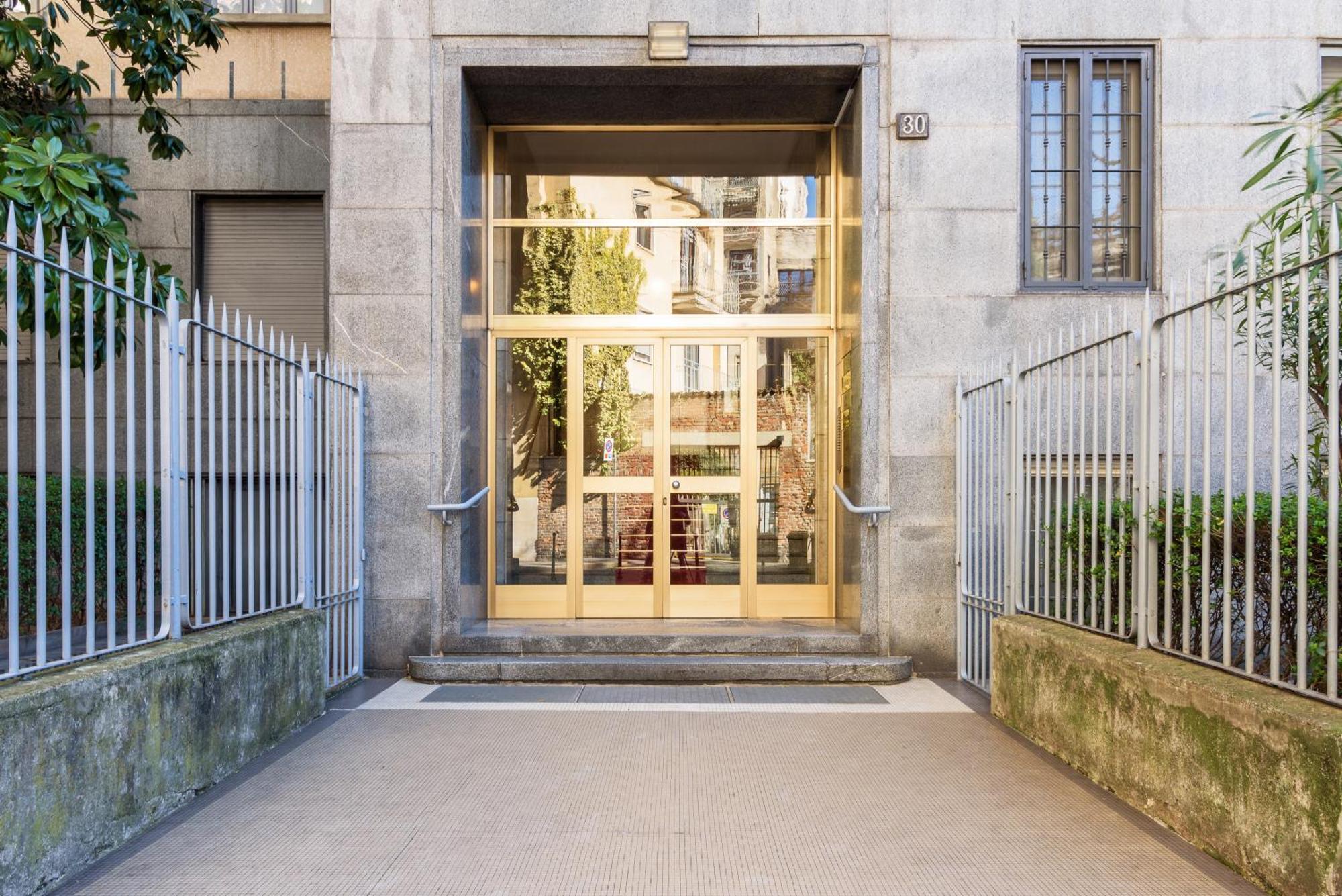 Luxury 4 Bedrooms Apartments Close To Duomo Milão Exterior foto