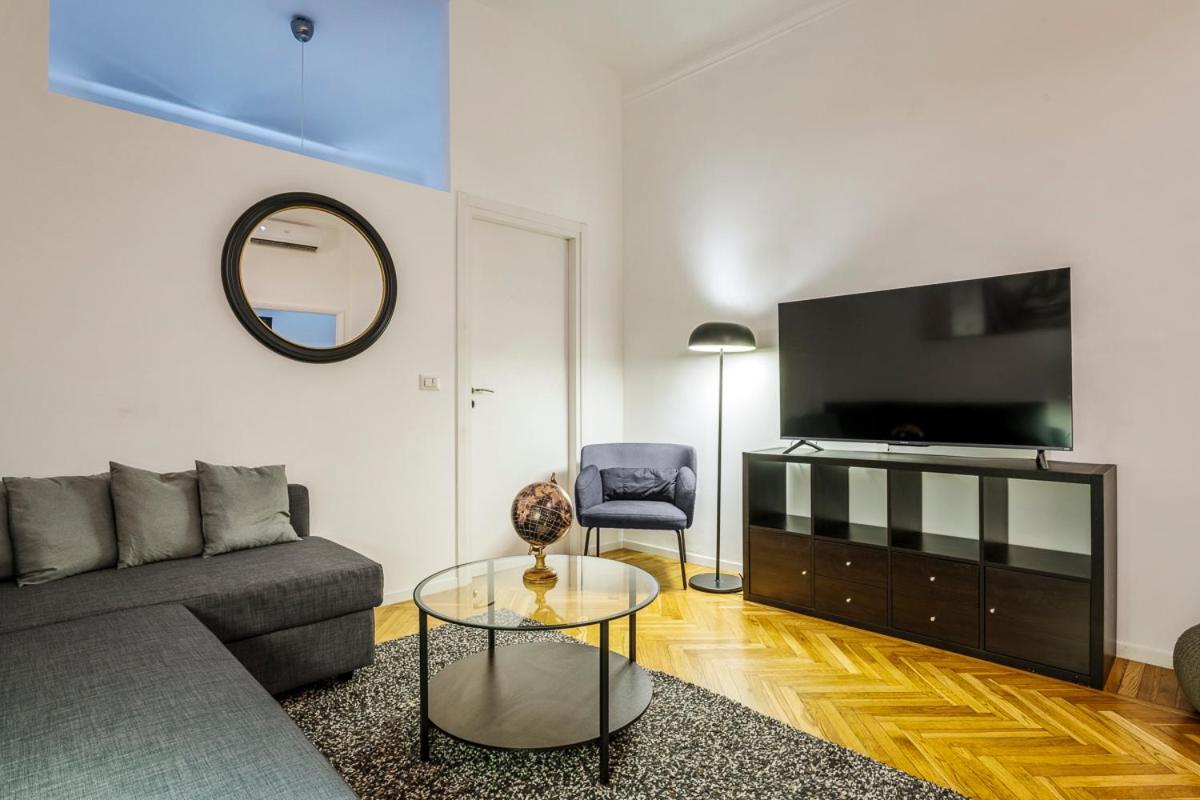 Luxury 4 Bedrooms Apartments Close To Duomo Milão Exterior foto